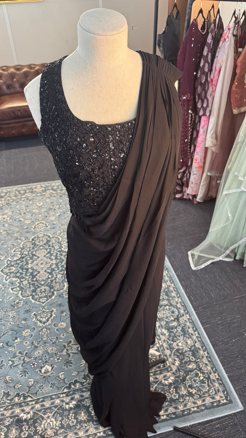 Black one-minute saree