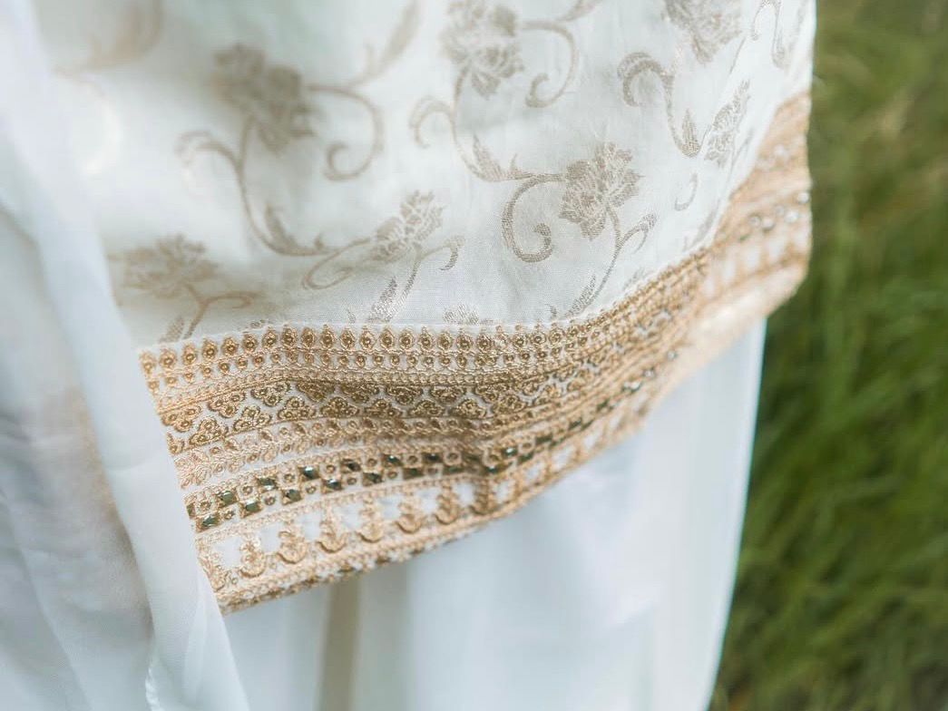 Simple Sharara with golden patterns