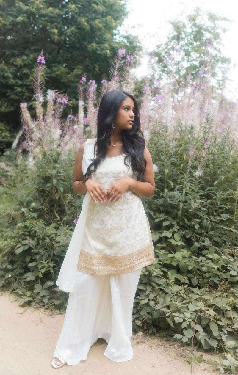 Simple Sharara with golden patterns